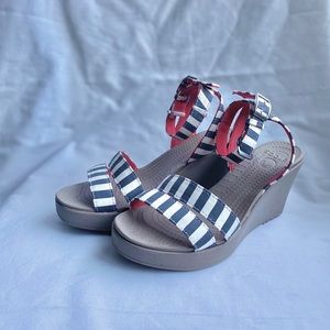 Comfortable Wedge Crocs S7